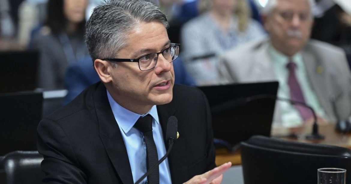 decisao-de-gilmar-sobre-impeachment-no-stf-e-escandalosa,-diz-vieira-a-cnn