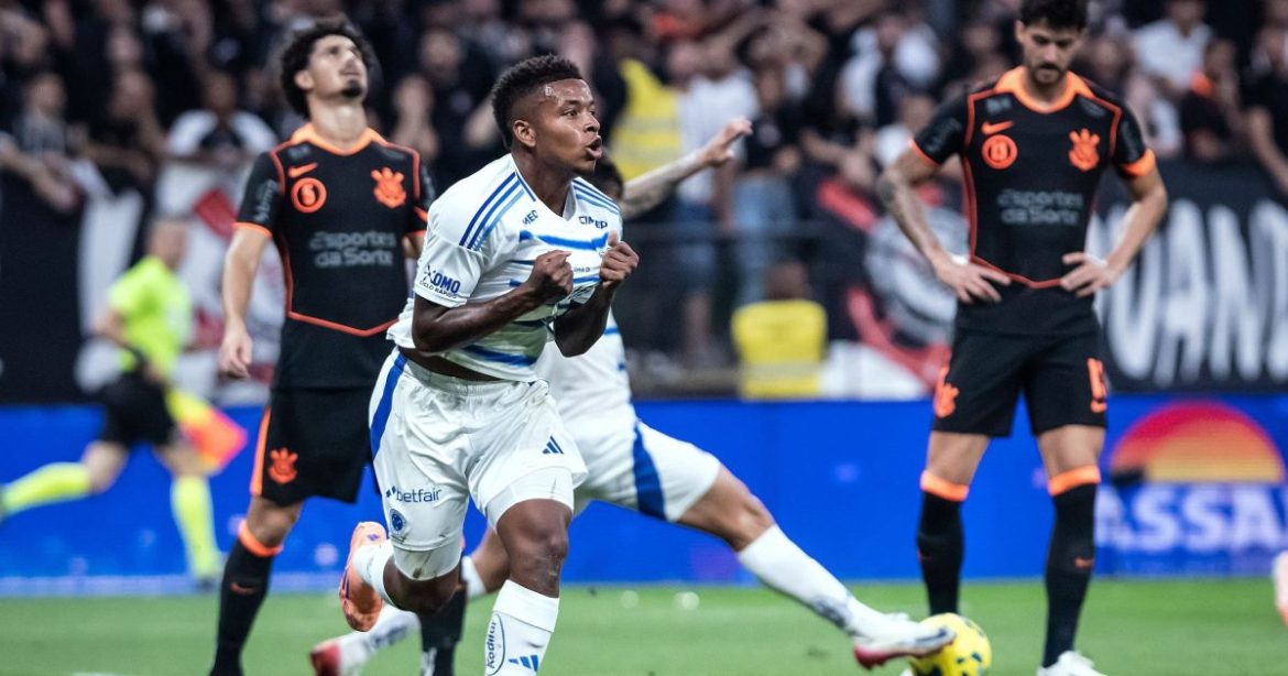 arroyo,-do-cruzeiro,-marca-e-iguala-o-confronto-contra-o-corinthians;-veja