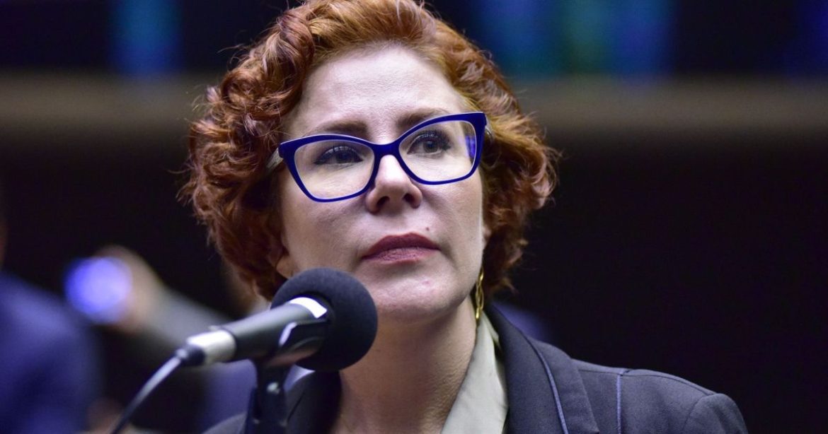 analise:-renuncia-de-zambelli-e-alivio-em-meio-a-impasse-entre-camara-e-stf