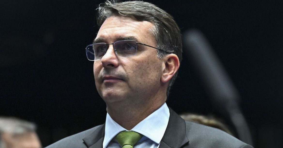 pl-quer-flavio-bolsonaro-mais-acessivel-em-2026