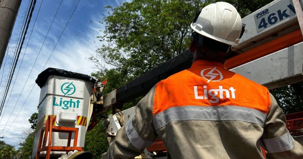 bairros-do-rio-ficam-mais-de-48-horas-sem-energia;-procon-notifica-light