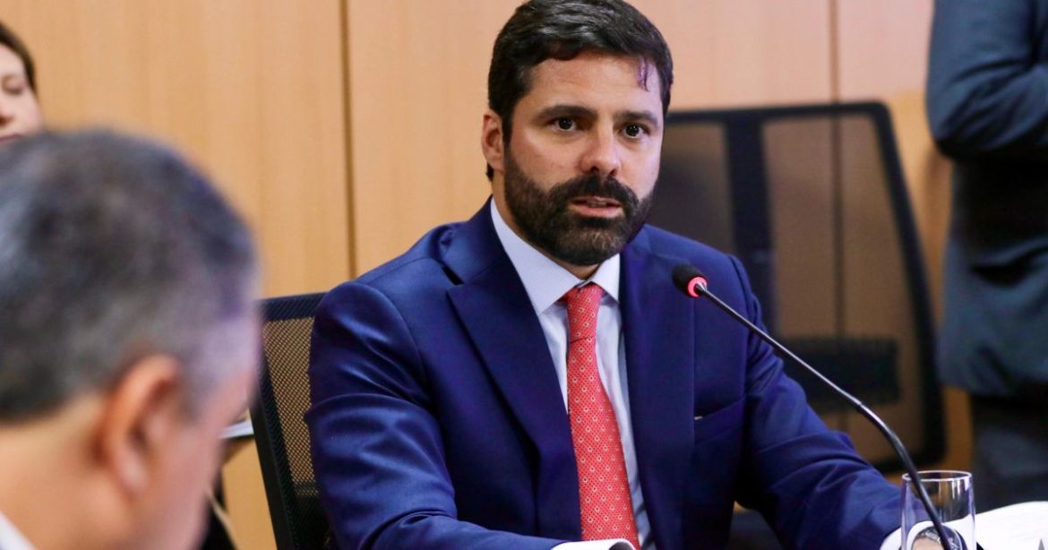 nomeado-ha-4-dias,-ministro-interino-da-justica-nao-fez-mudancas-na-pasta