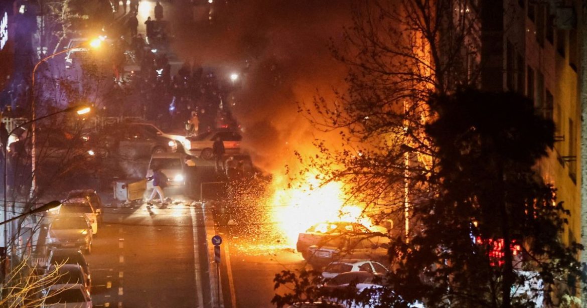 da-esperanca-ao-apagao:-iranianos-relatam-repressao-violenta-de-protestos