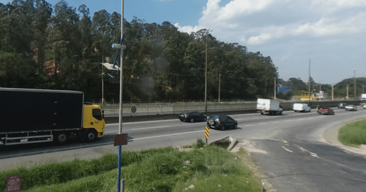colisao-entre-carro-e-caminhao-deixa-quatro-mortos-em-rodovia-de-sp
