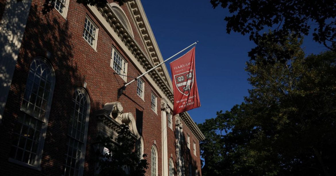 trump-quer-u$1-bilhao-de-harvard-para-encerrar-investigacoes-federais