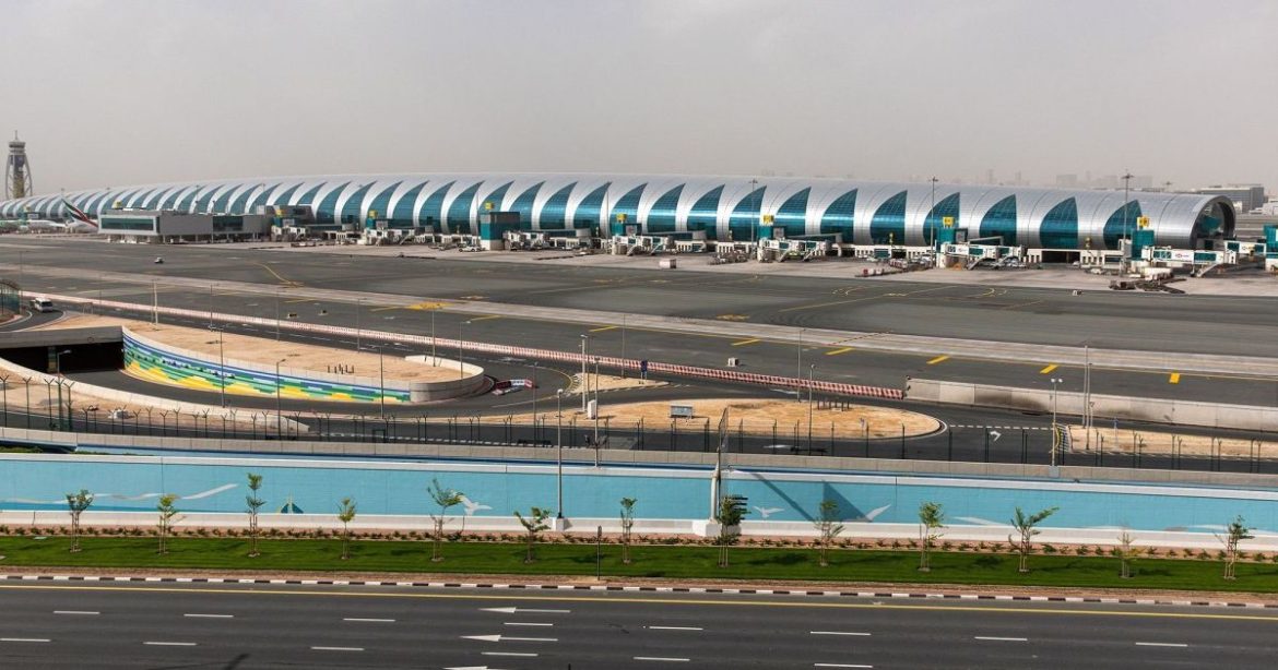 aeroporto-de-dubai-e-atingido-em-incidente;-4-funcionarios-ficam-feridos