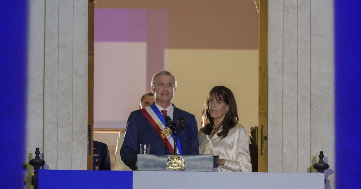 chile-esta-nas-“piores-condicoes”,-diz-kast-em-primeiro-discurso-a-nacao