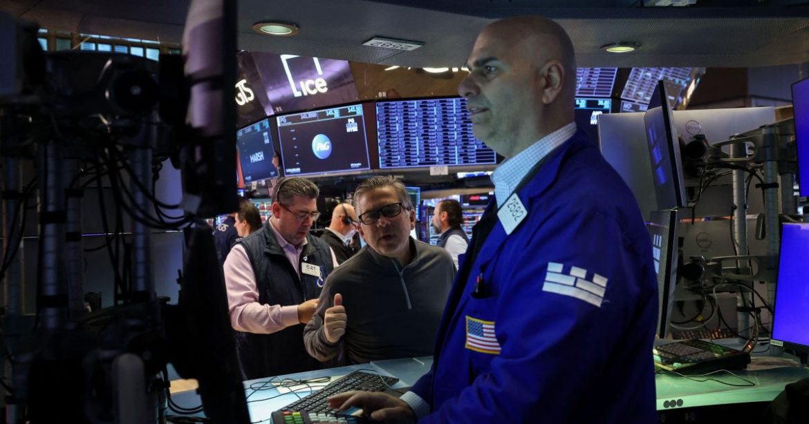 wall-street-cai-em-meio-a-cessar-fogo-na-guerra-e-novos-dados-de-inflacao