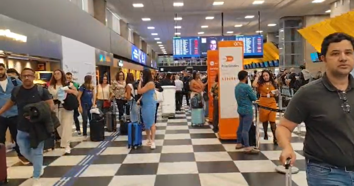 pane-suspendeu-pousos-e-decolagens-em-aeroportos-de-sp-por-mais-de-1-hora