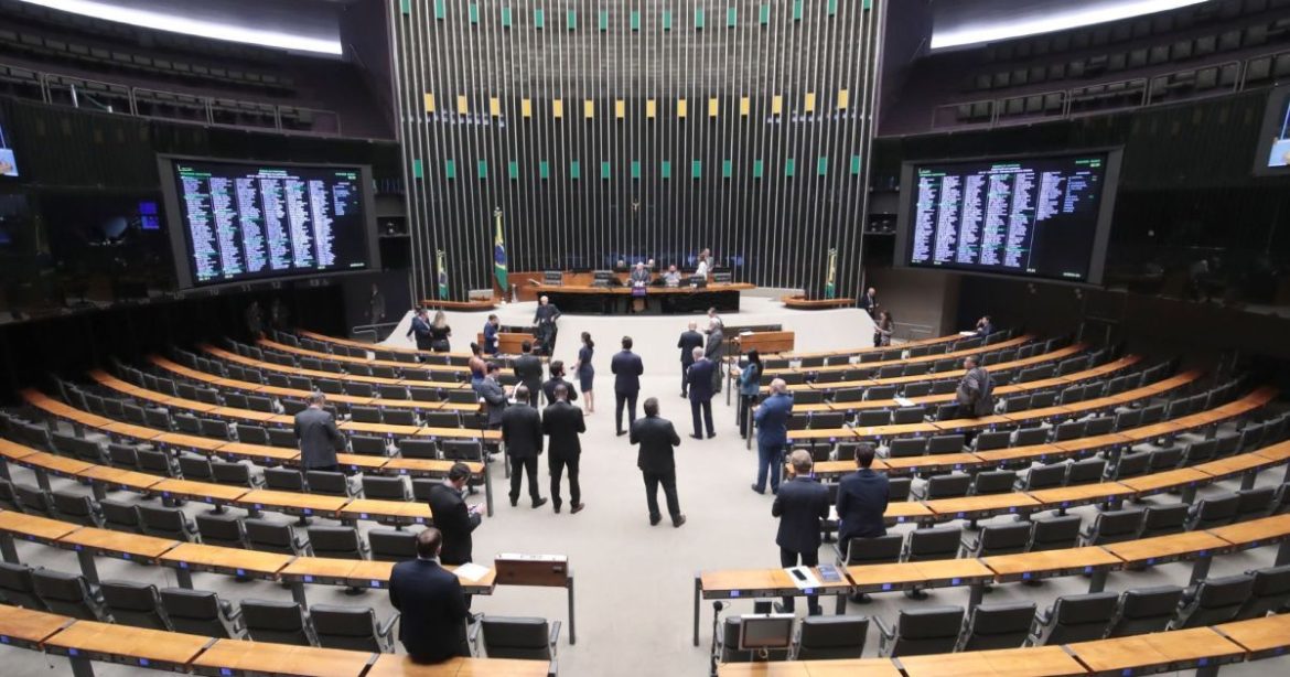 camara-aprova-reserva-de-1%-da-receita-para-assistencia-social-no-2o-turno