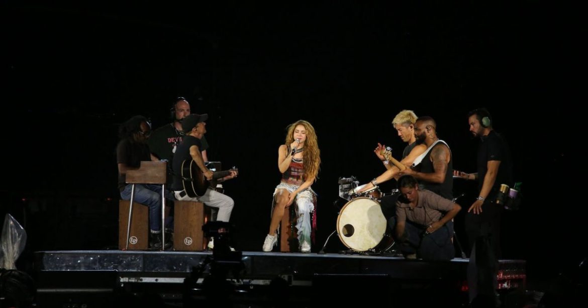 veja-participacoes-especiais-reveladas-no-ensaio-de-shakira
