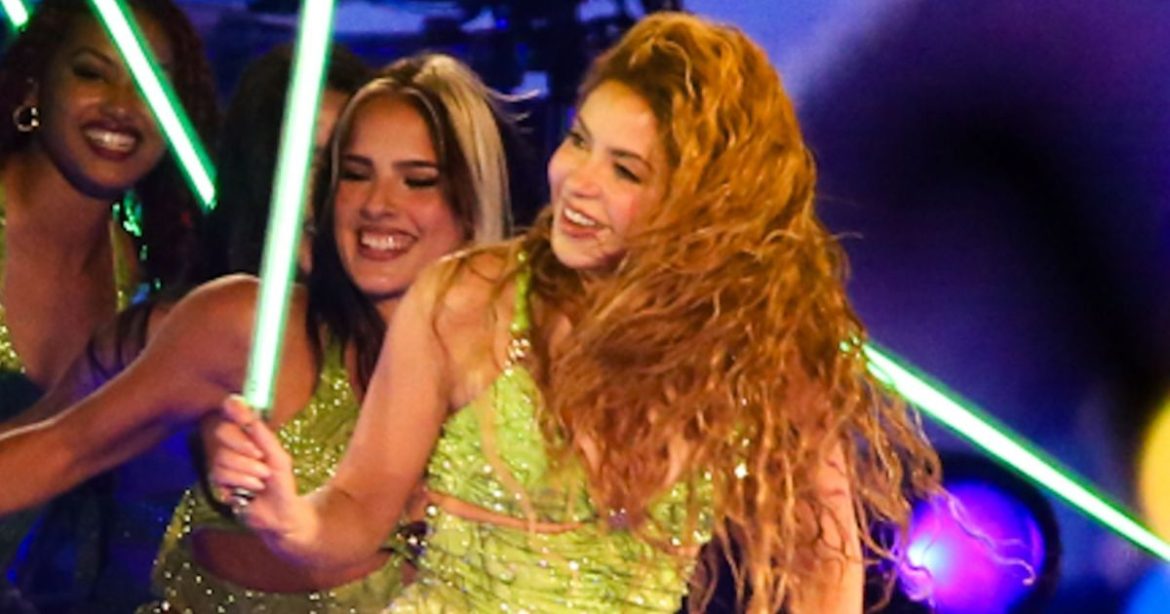 shakira-em-copacabana:-veja-fotos-do-show-historico-da-estrela