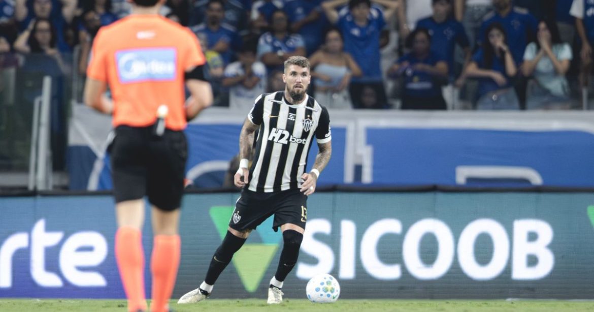 renan-lodi-cobra-lyanco-apos-expulsao-em-cruzeiro-x-atletico-mg