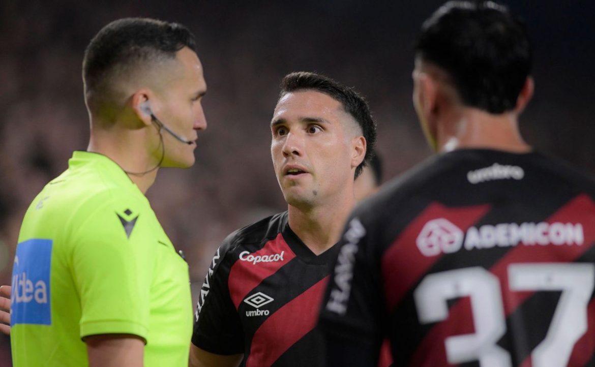 athletico-se-revolta-com-a-arbitragem-mais-uma-vez-em-empate-com-o-gremio
