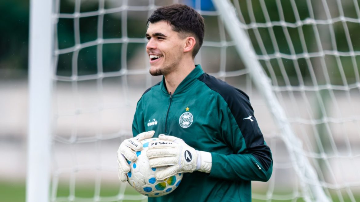 apos-dois-meses-da-cirurgia,-pedro-morisco-avanca-em-retorno-no-coritiba