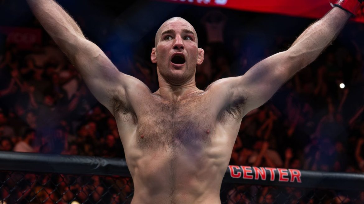 ufc-328:-strickland-tira-invencibilidade-de-chimaev-e-volta-a-ser-campeao