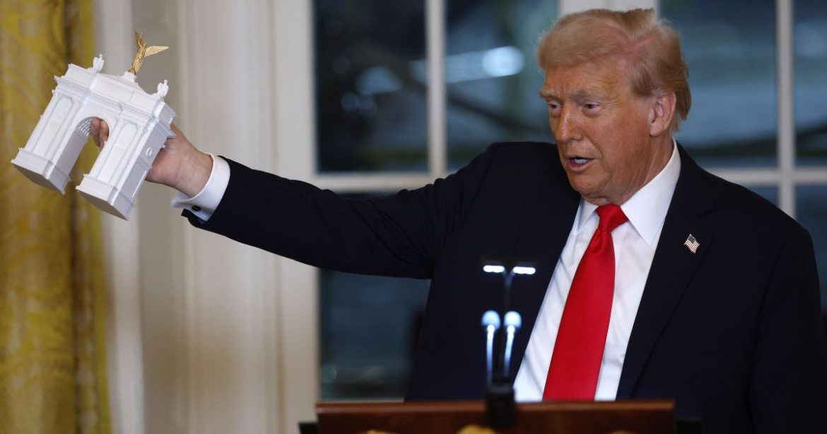 exclusivo:-agencia-avalia-riscos-para-construir-“arco-do-triunfo”-de-trump