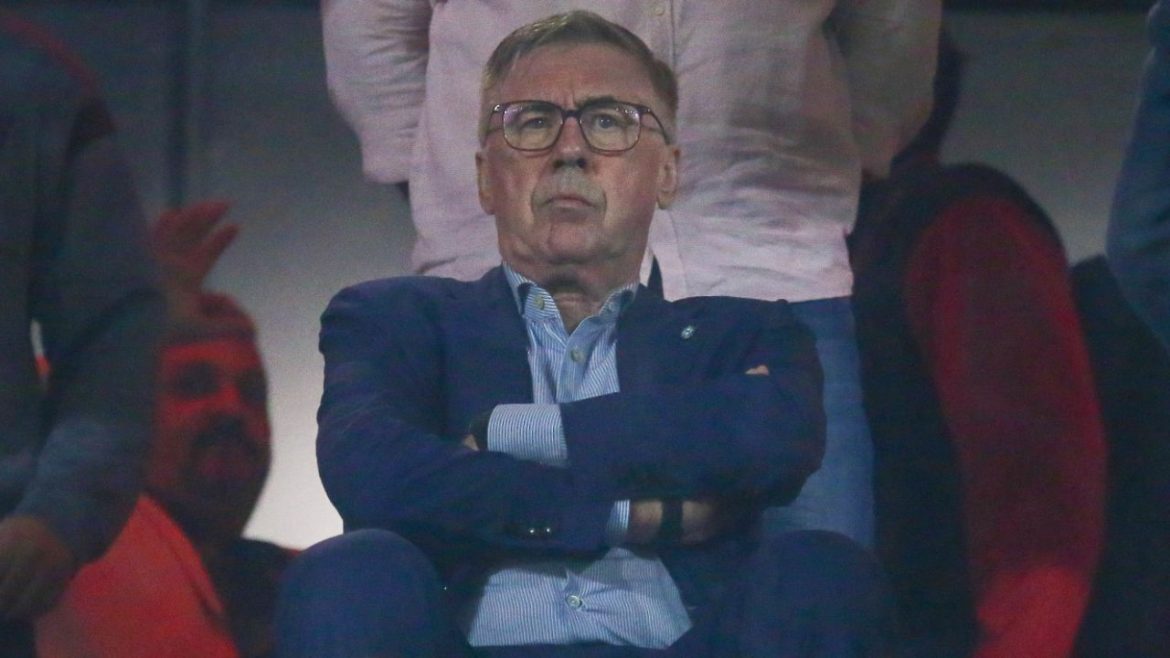 ancelotti-e-recebido-por-petraglia-em-camarote-antes-de-athletico-x-flamengo