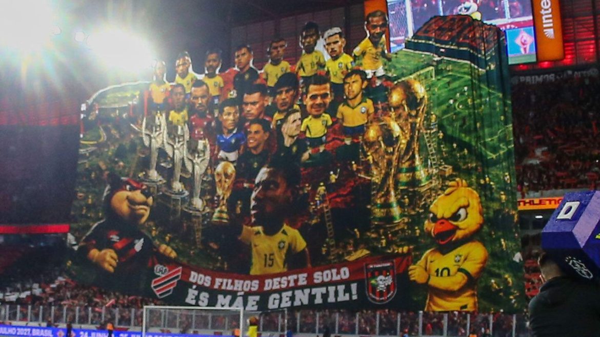 idolos-do-athletico-celebram-presenca-em-mosaico-da-torcida:-“honrado”