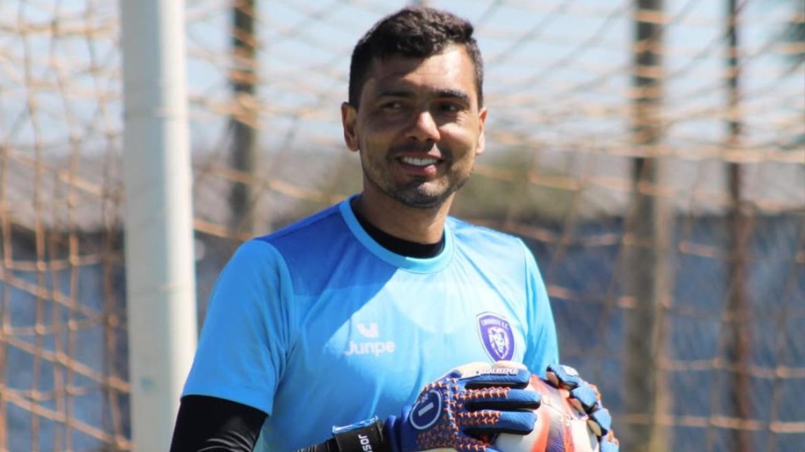 goleiro-rescinde-contrato-na-justica-apos-ser-afastado-por-falha-contra-o-coritiba