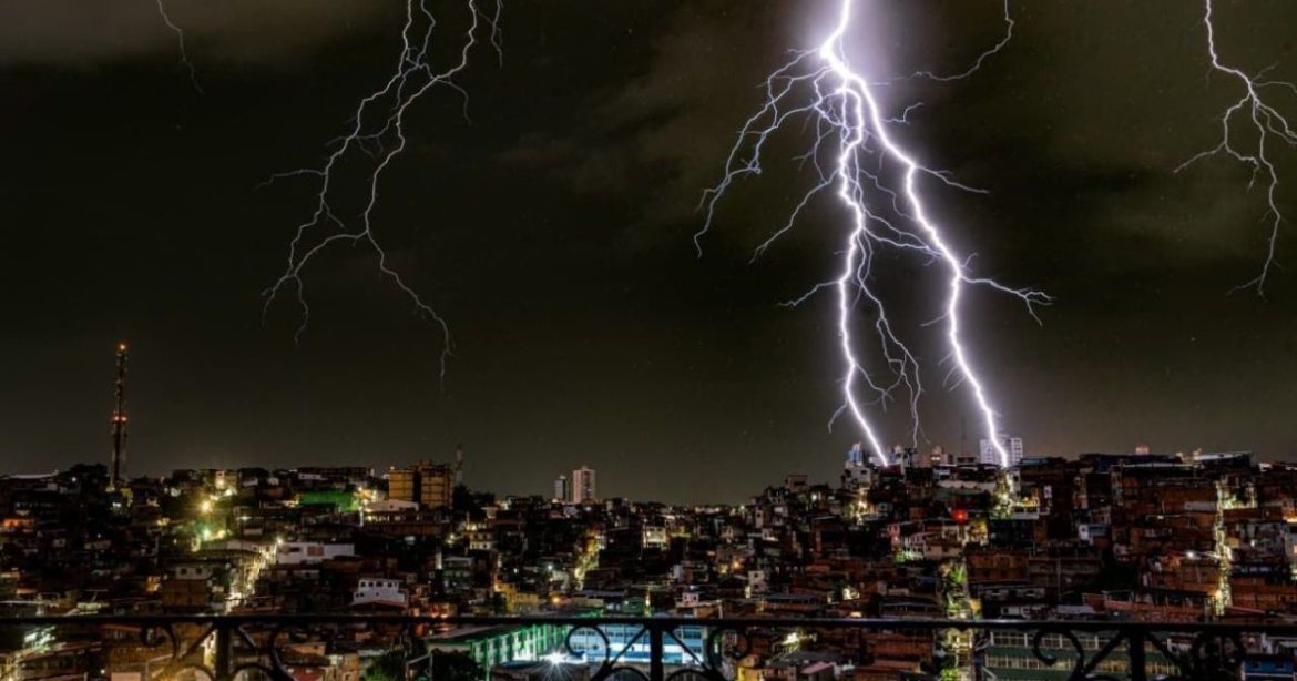 nordeste-entra-em-alerta-de-perigo-para-chuva-intensa-neste-domingo-(24)