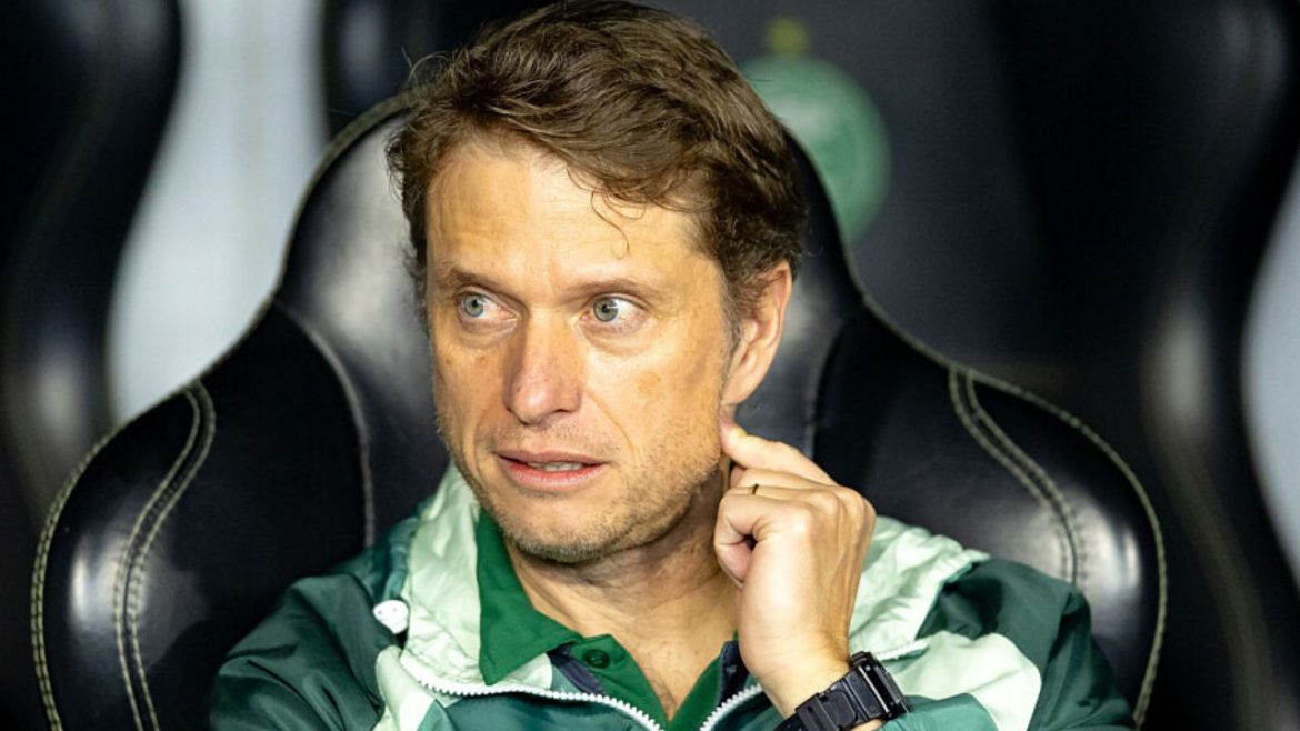 coritiba-funciona-sem-ronier-e-desencanta-em-casa-com-camisa-nova