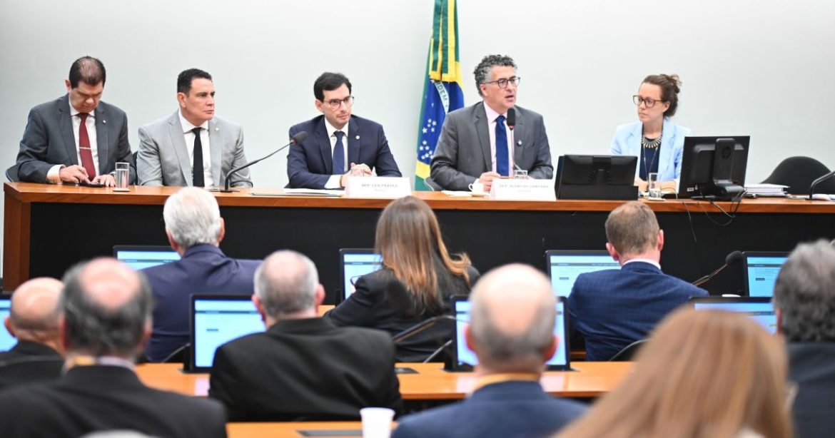 analise:-a-disputa-politica-e-economica-pelo-fim-da-escala-6×1