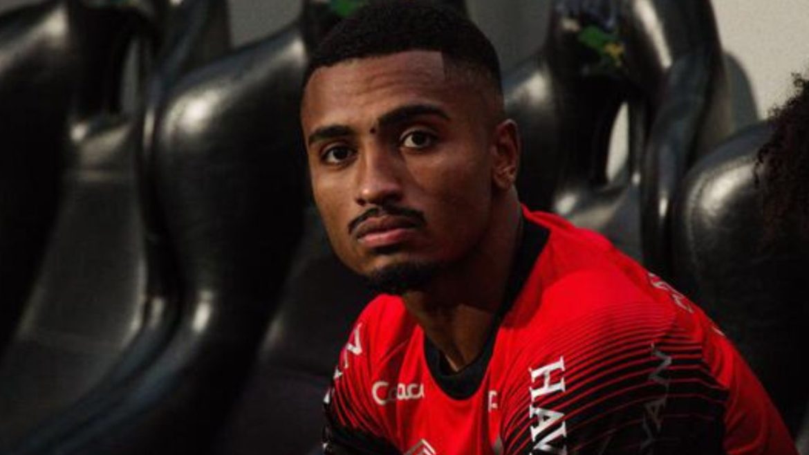 “querem-me-crucificar”:-atacante-do-athletico-rebate-criticas