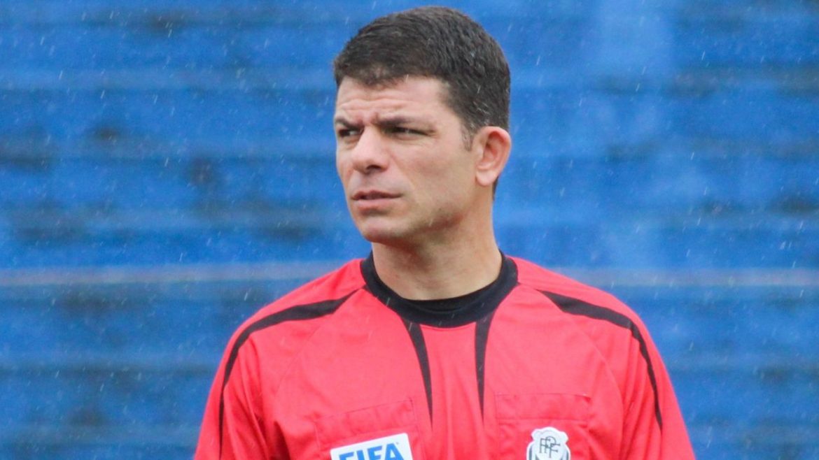 arbitro-paranaense-participa-da-abertura-da-copa-do-mundo