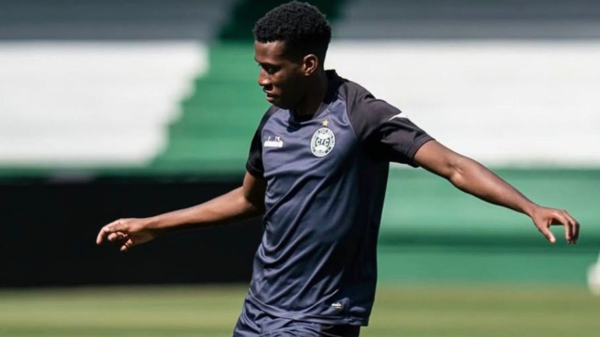 promessa-de-selecao-sul-americana-busca-espaco-no-coritiba
