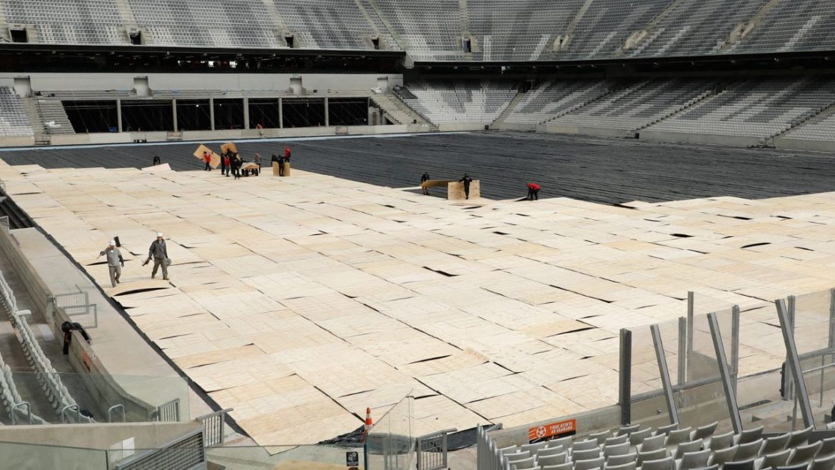 athletico-conclui-primeira-etapa-de-novo-gramado-sintetico-da-arena-da-baixada