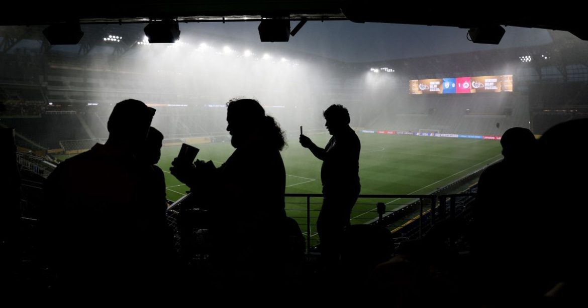 jogo-suspenso-por-tempestade-na-copa:-entenda-protocolo-da-fifa