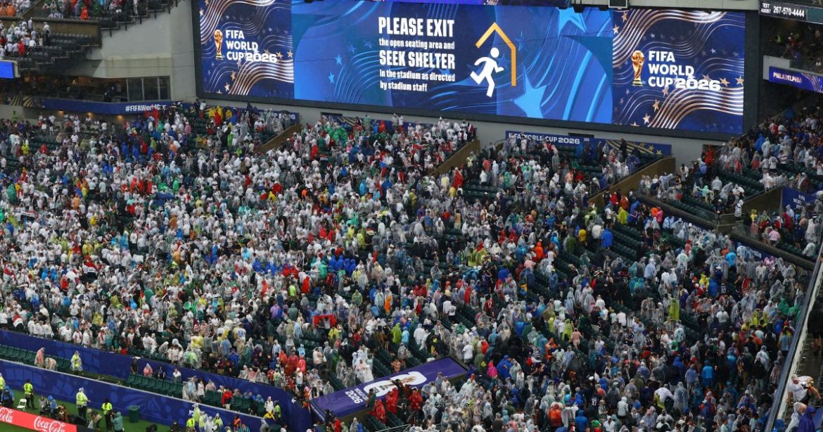 copa-do-mundo:-jogo-entre-franca-x-iraque-e-suspenso-pela-chuva