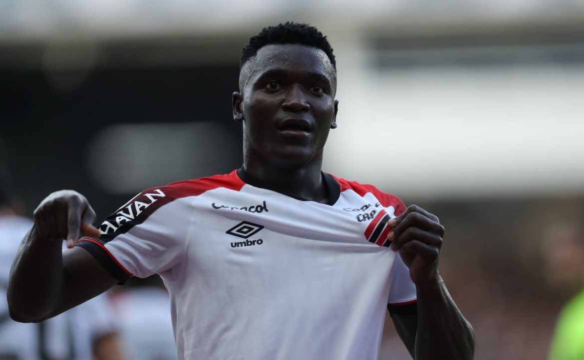 artilheiro-do-brasileirao,-viveros-completa-um-ano-de-athletico-e-se-declara