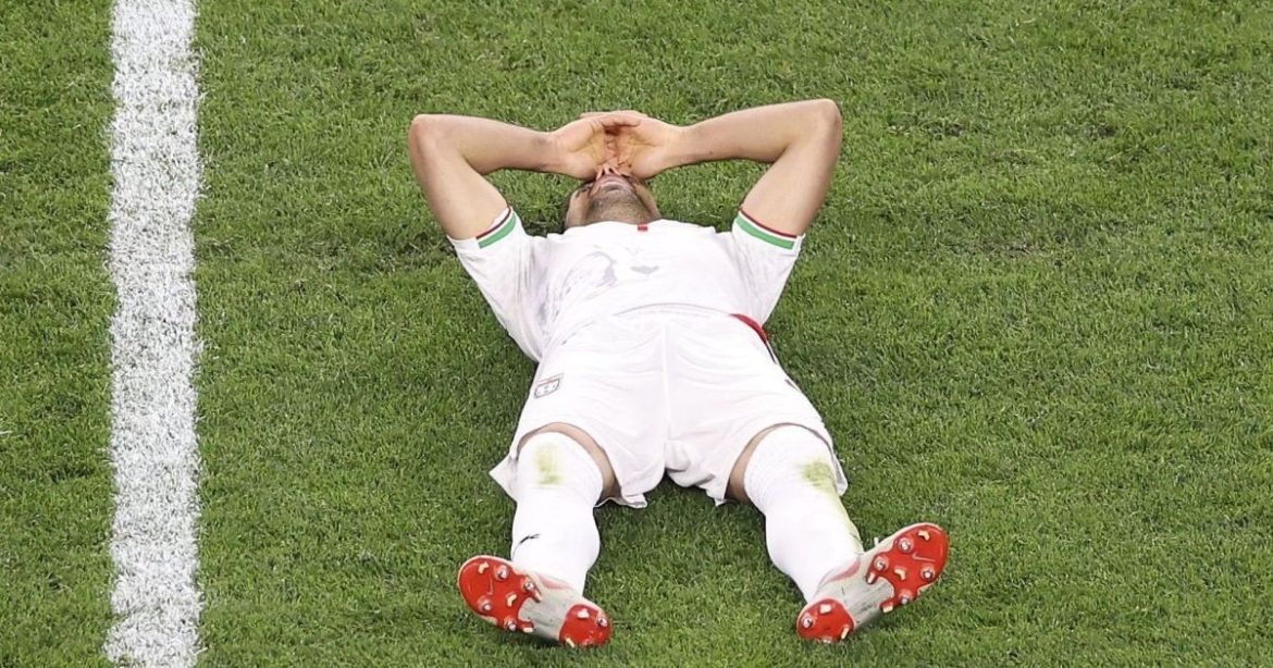 em-participacao-dramatica,-ira-e-ultimo-eliminado-da-fase-de-grupos-da-copa