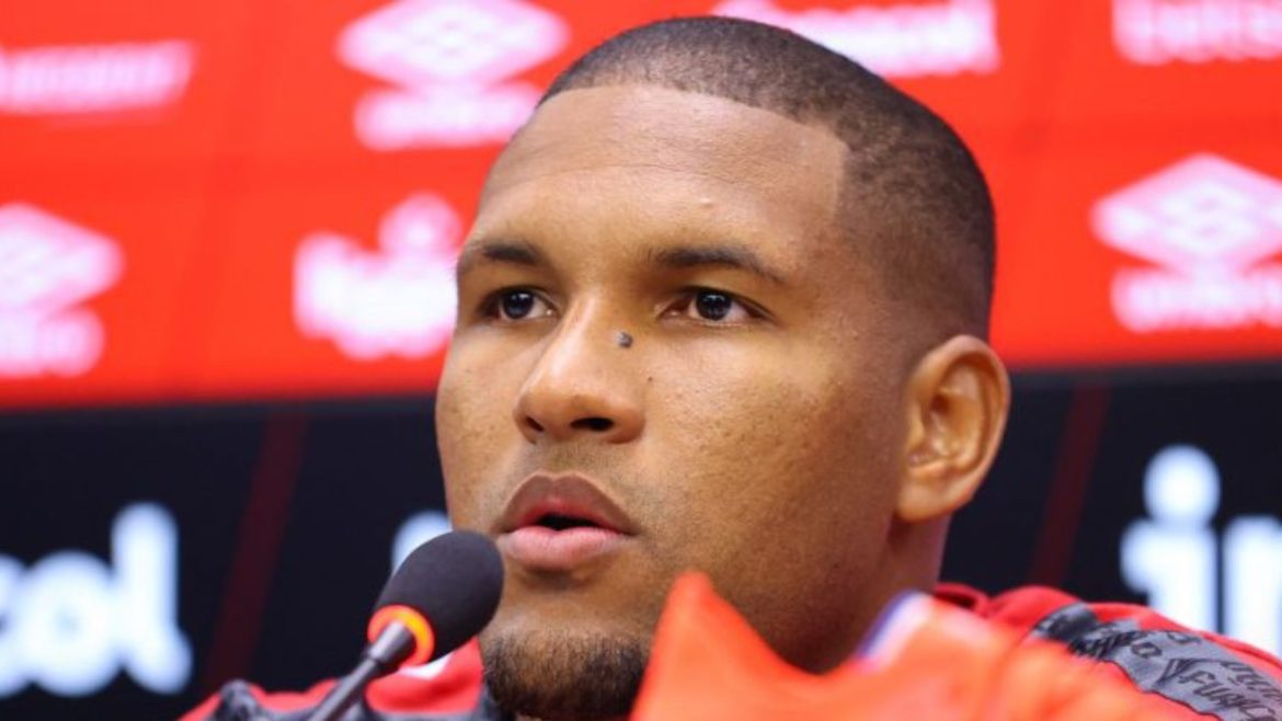 ex-athletico-e-anunciado-por-rival-do-brasileirao