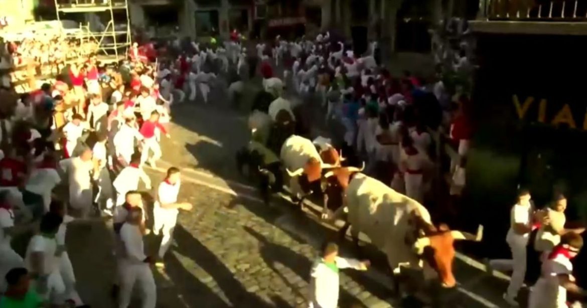famosa-corrida-de-touros-na-espanha-deixa-cinco-pessoas-feridas