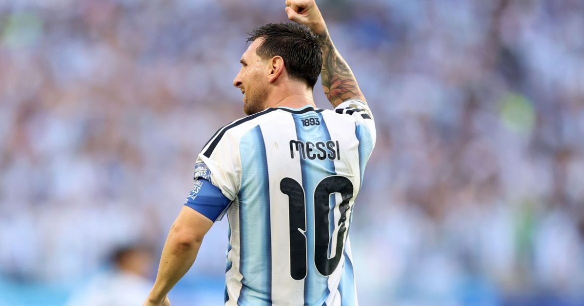 scaloni-diz-que-messi-sera-o-melhor-enquanto-quiser-jogar:-“e-uma-maquina”