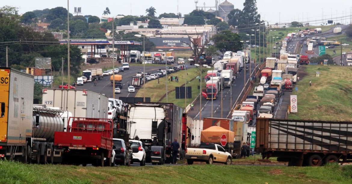 paralisacao-dos-caminhoneiros:-relembre-ultimas-greves-e-como-acabaram