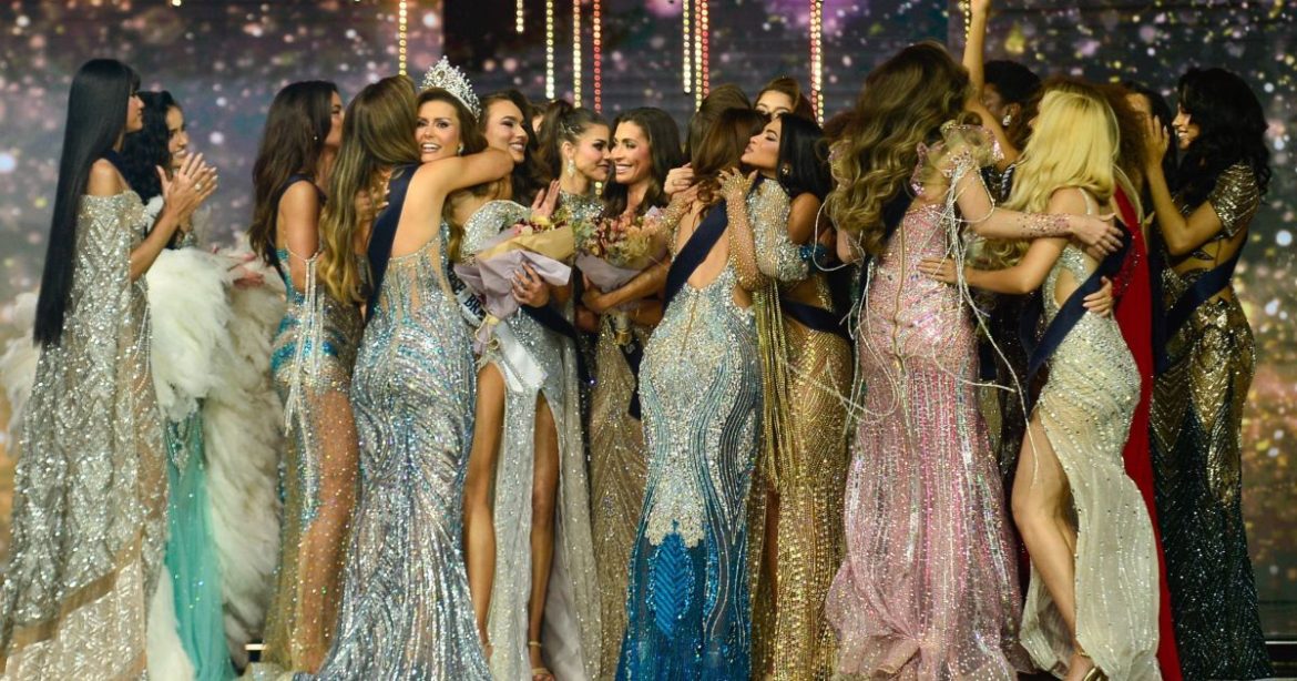 cristais-e-plumas-dominam-trajes-de-gala-no-miss-universe-brasil-2026;-veja