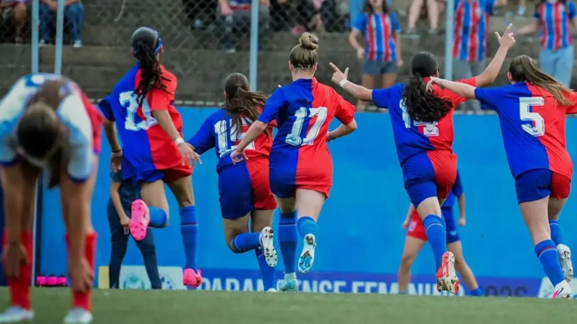 parana-clube-viraliza-com-golaco-e-pede-apoio-para-pagar-viagem-do-time-feminino