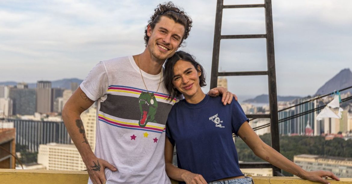 shawn-mendes-e-bruna-marquezine-posam-juntos-pela-1a-vez-em-novo-clique