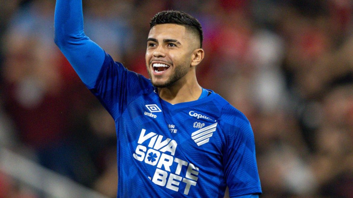 mudanca-no-gol:-athletico-deve-ter-mycael-titular-contra-o-cruzeiro-pelo-brasileirao