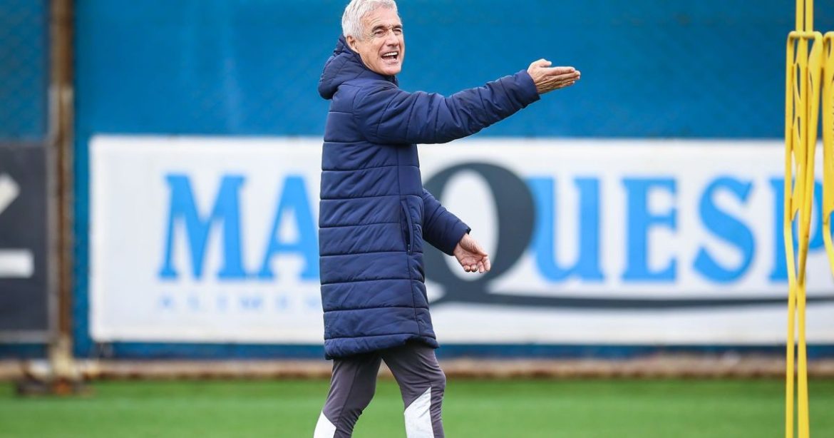luis-castro-lamenta-desempenho-do-gremio-como-visitante-no-brasileirao