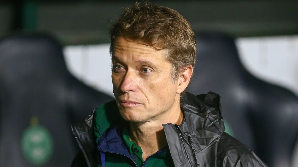 seabra-projeta-como-deve-utilizar-novo-reforco-do-coritiba:-“estamos-atentos”