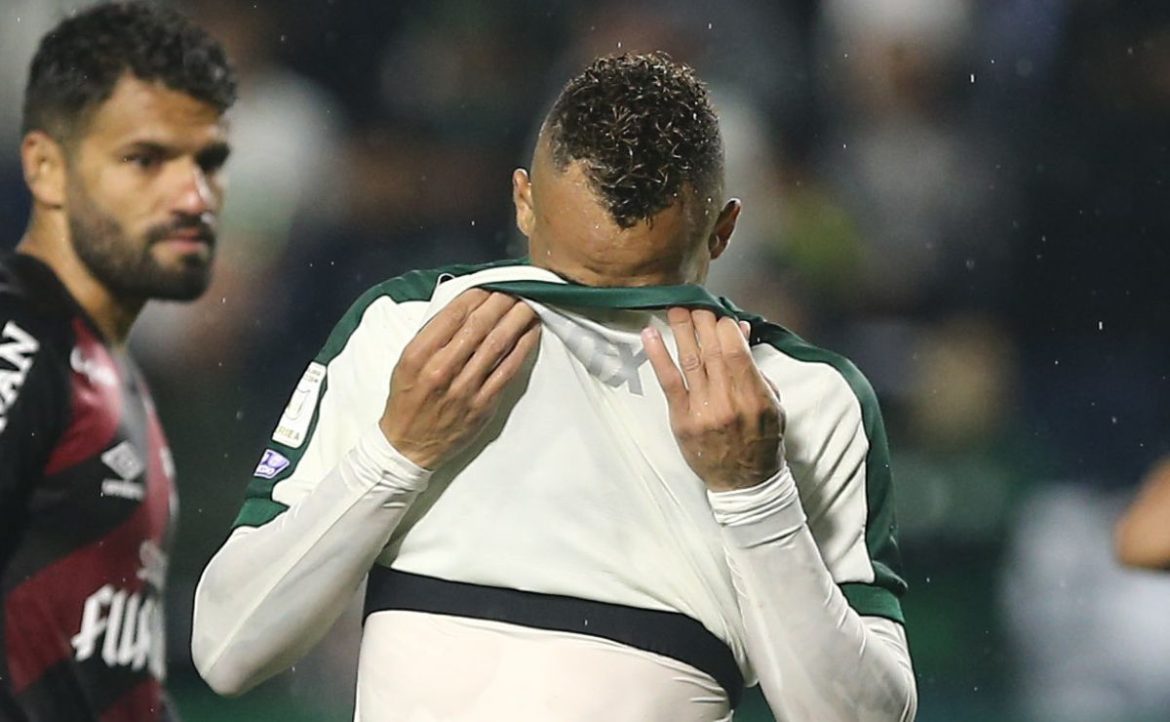 “lei-vini-jr.”-causa-expulsao-de-atacante-do-coritiba-no-atletiba