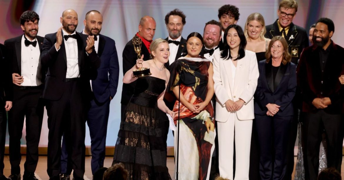 emmy-2026:-“widow’s-bay”-bate-recorde-de-comedia-mais-premiada-na-historia