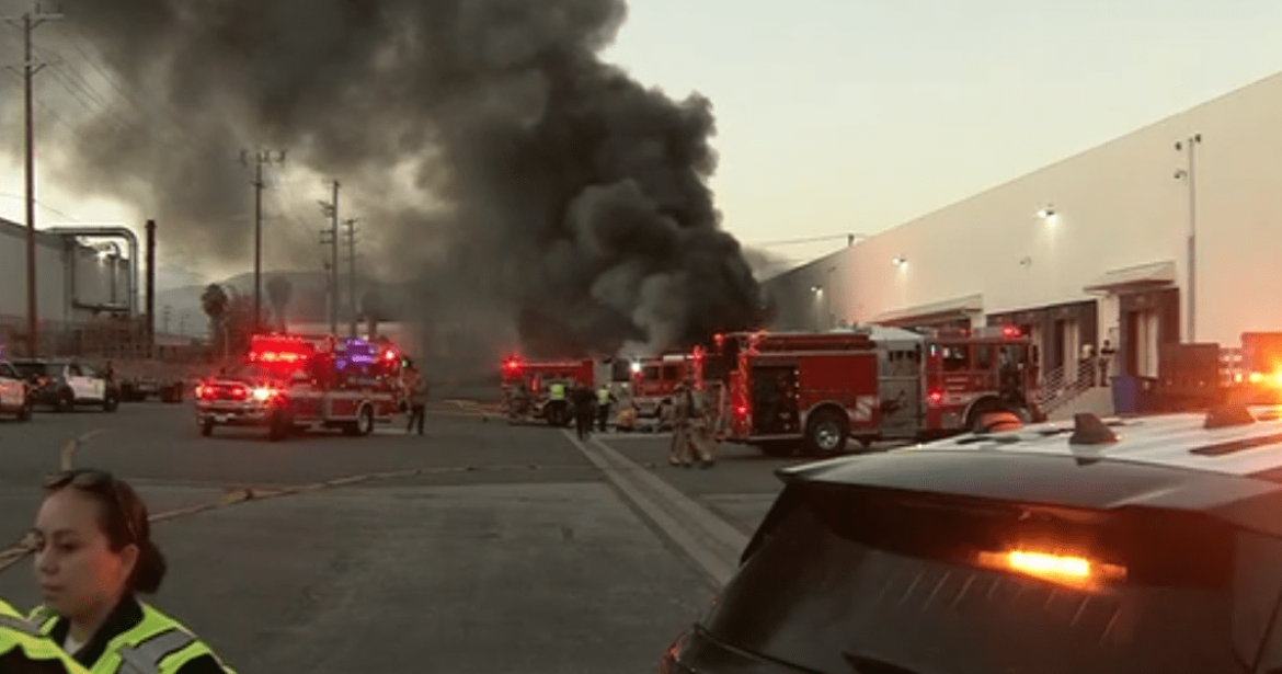 queda-de-helicoptero-deixa-pelo-menos-tres-mortos-em-los-angeles,-nos-eua