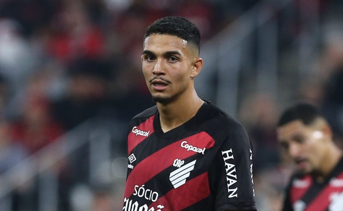 barcelona-manda-olheiro-ao-brasil-para-ver-arthur-dias,-promessa-do-athletico