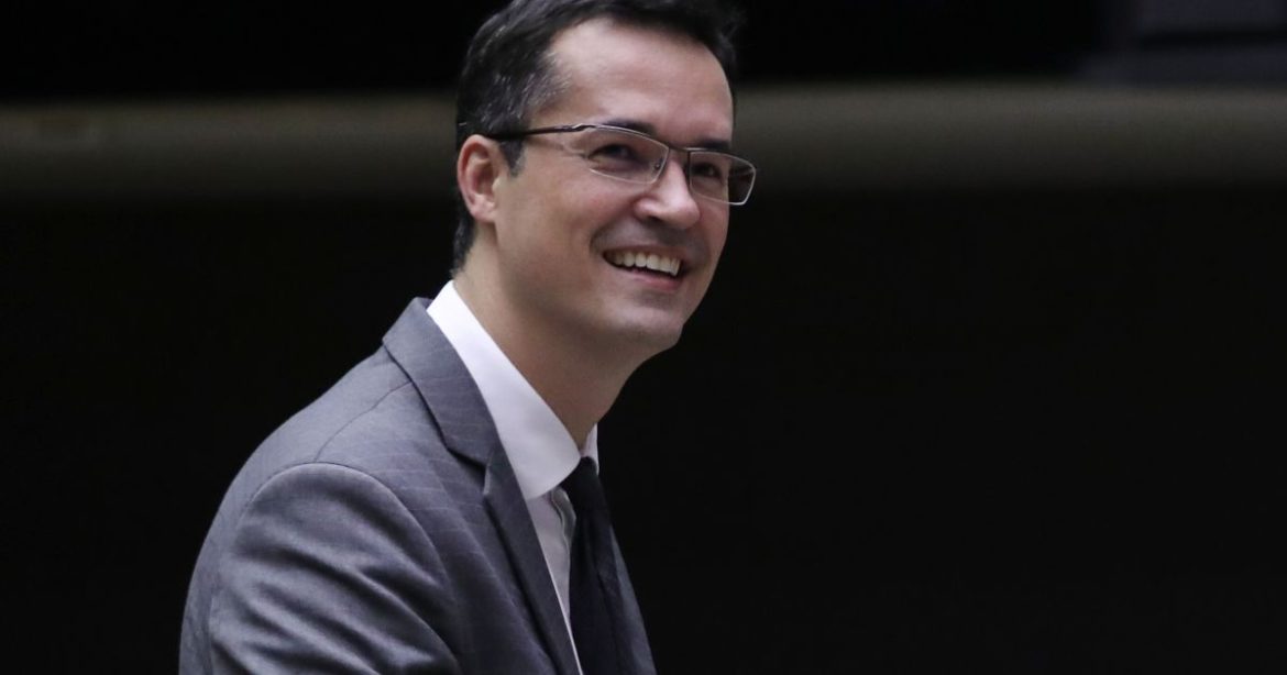 tre-pr-mantem-candidatura-de-deltan-dallagnol-ao-senado